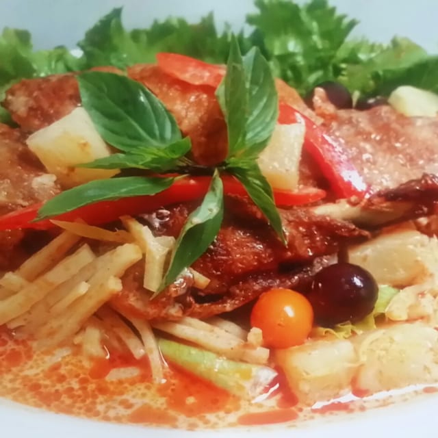Gaeng Phet Ped Yang 🌶️ (Roasted Duck in Red Curry).